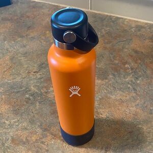 Hydro Flask Bottle Hydro Flask 24 Oz with Standard Mouth Flex Cap NWOT